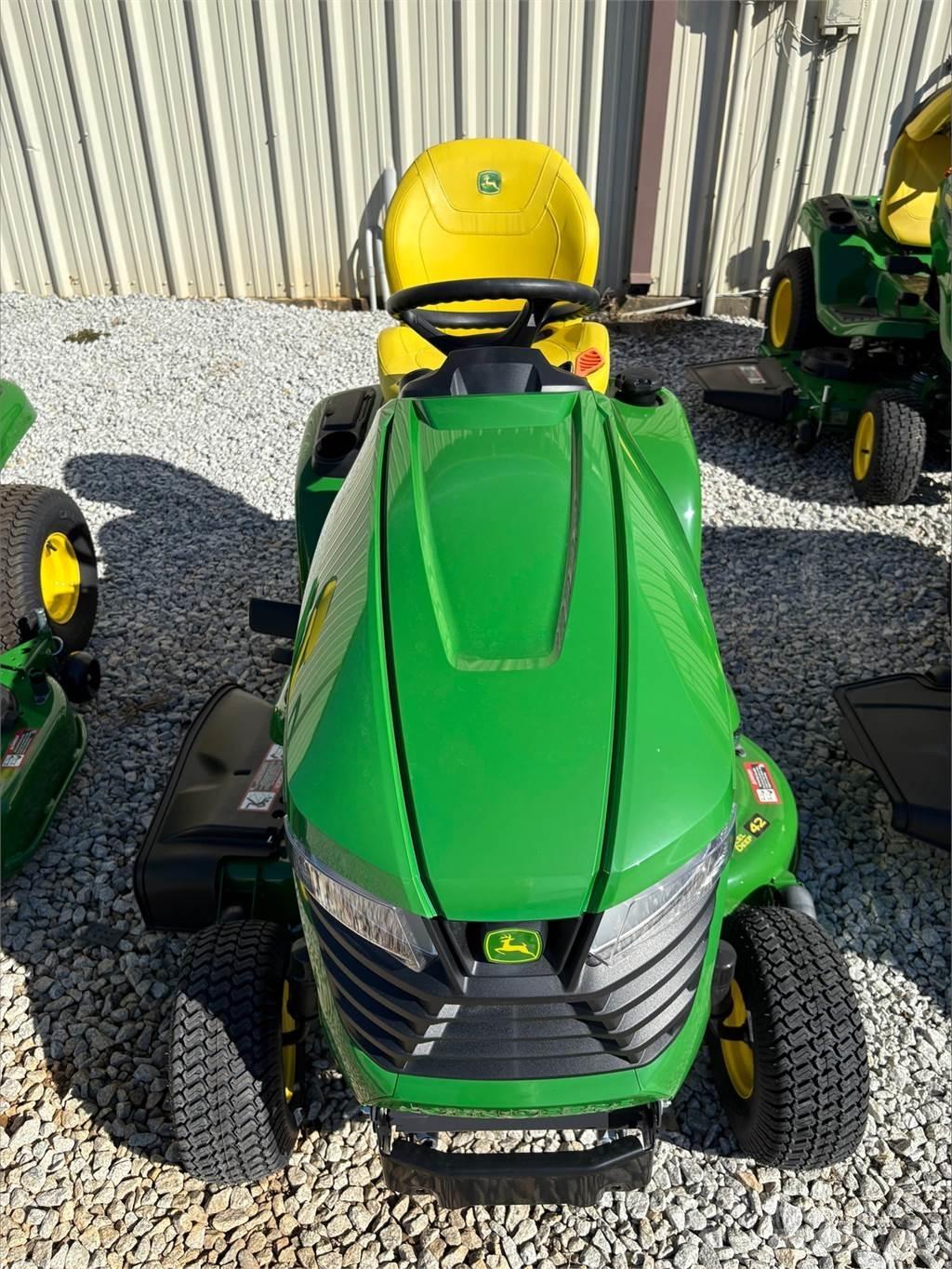 John Deere X370 جرارات مدمجة