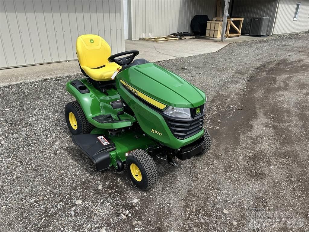 John Deere X370 جرارات مدمجة