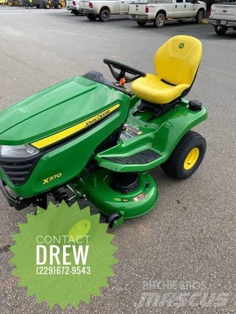 John Deere X370 جرارات مدمجة