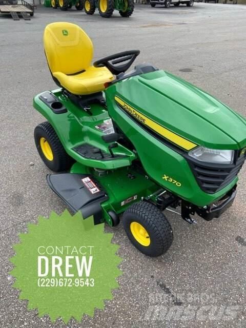 John Deere X370 جرارات مدمجة