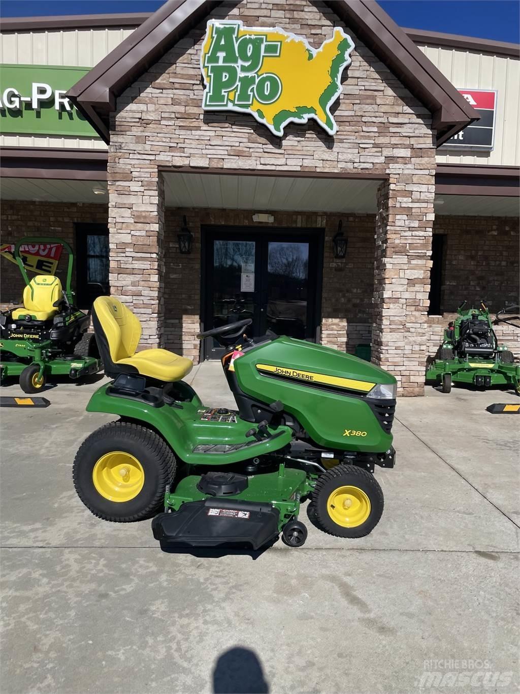 John Deere X380 جرارات مدمجة