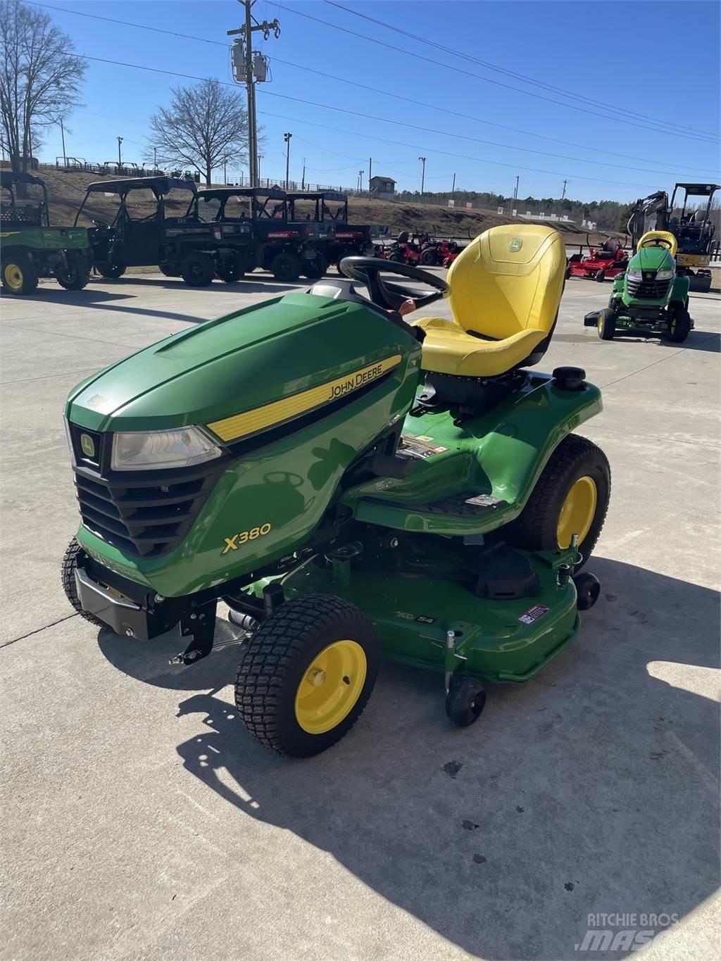 John Deere X380 جرارات مدمجة