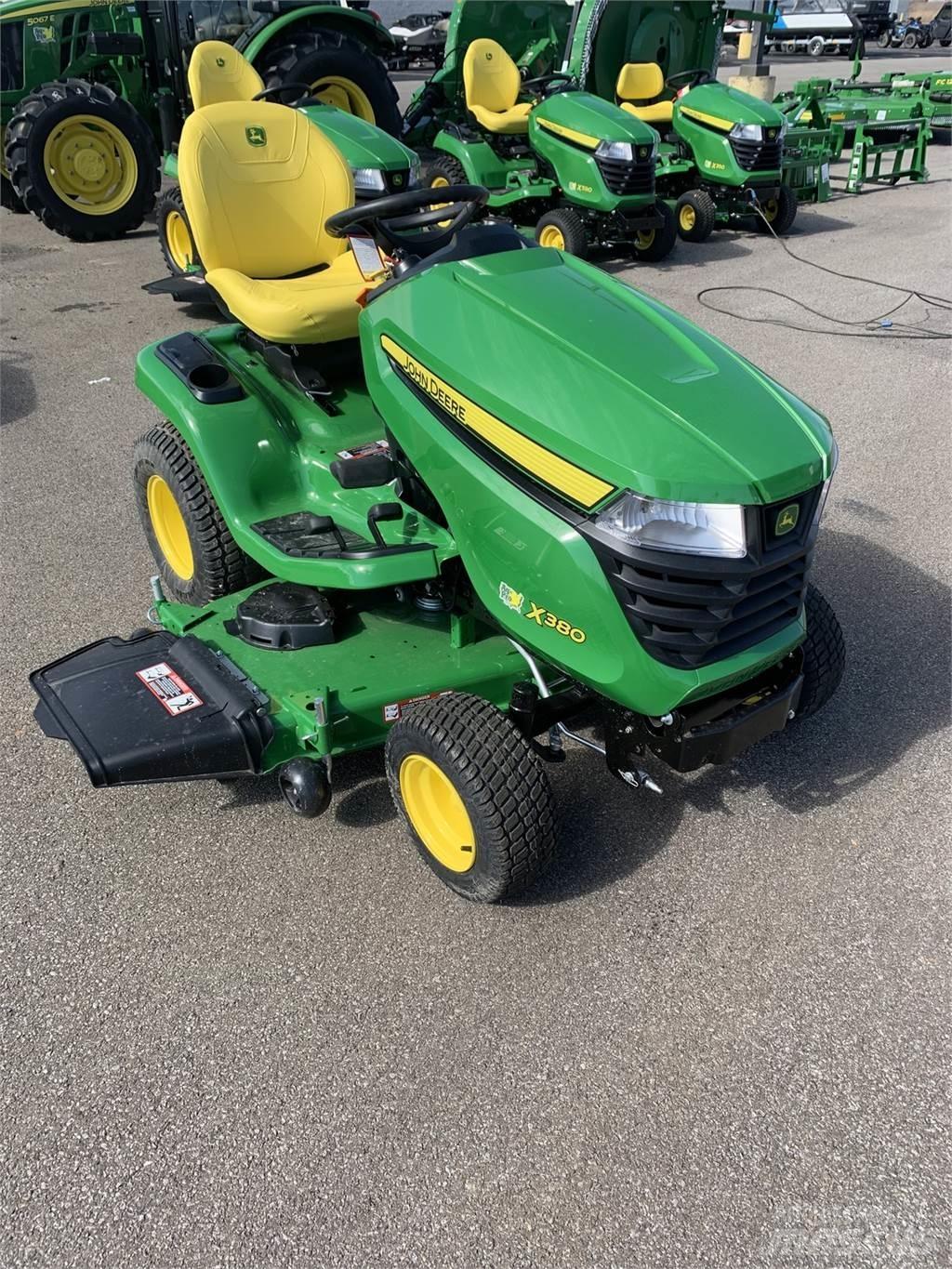 John Deere X380 جرارات مدمجة