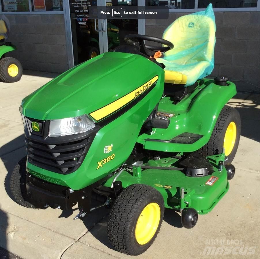 John Deere X380 جرارات مدمجة