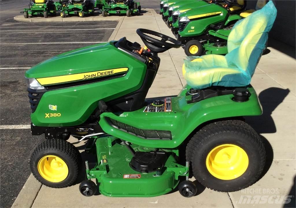 John Deere X380 جرارات مدمجة