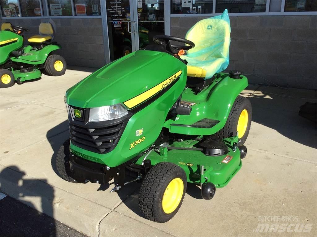 John Deere X380 جرارات مدمجة