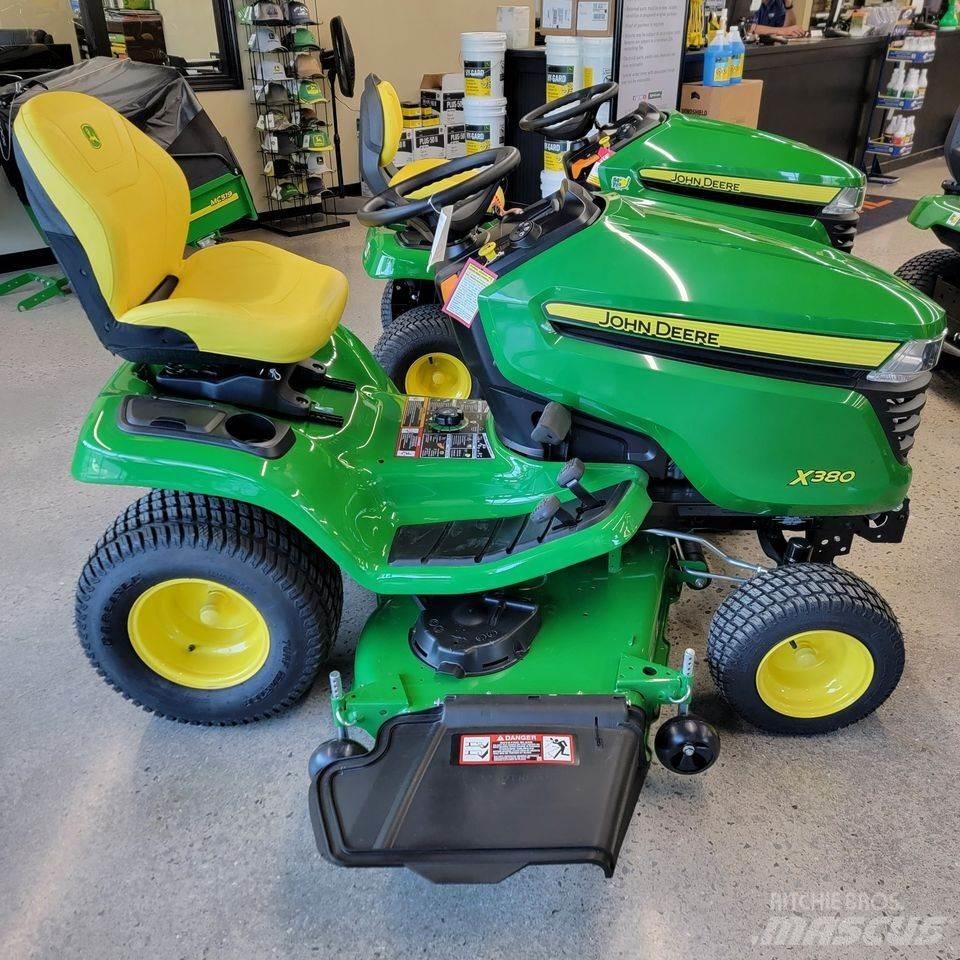John Deere X380 جرارات مدمجة