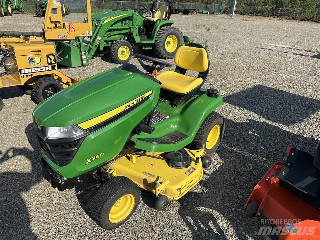 John Deere x380 جرارات مدمجة