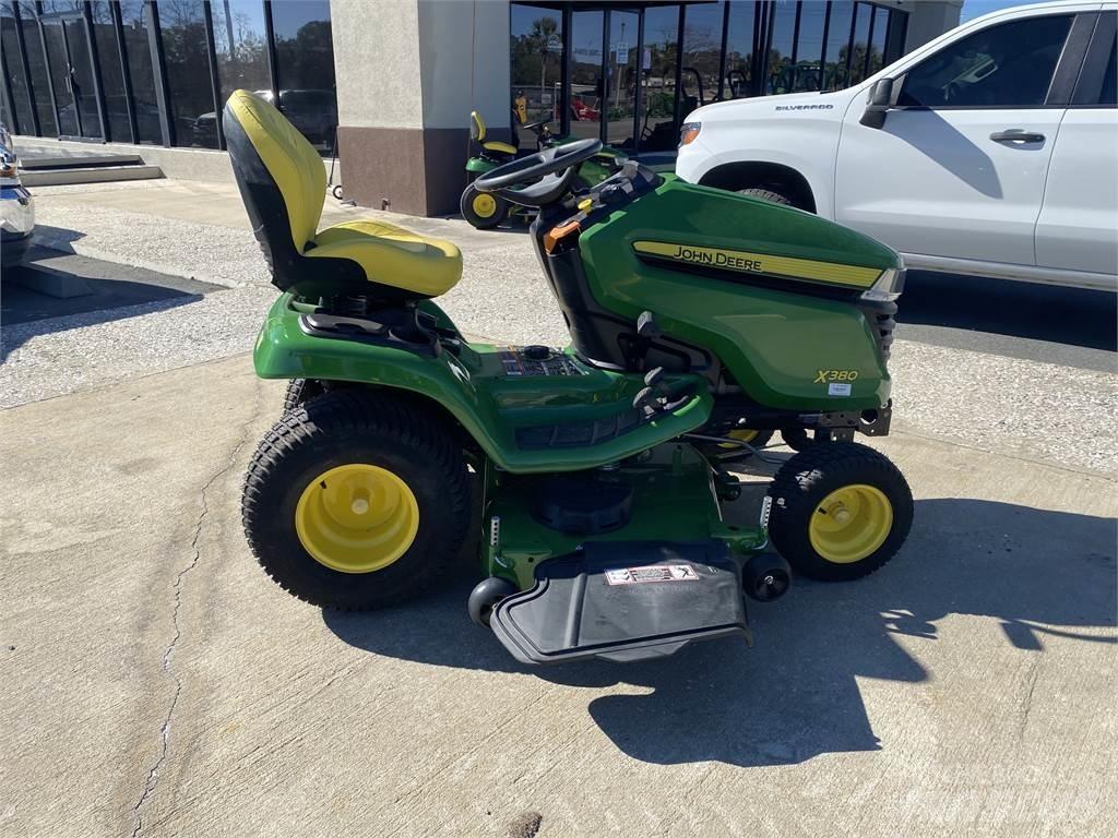 John Deere X380 جرارات مدمجة