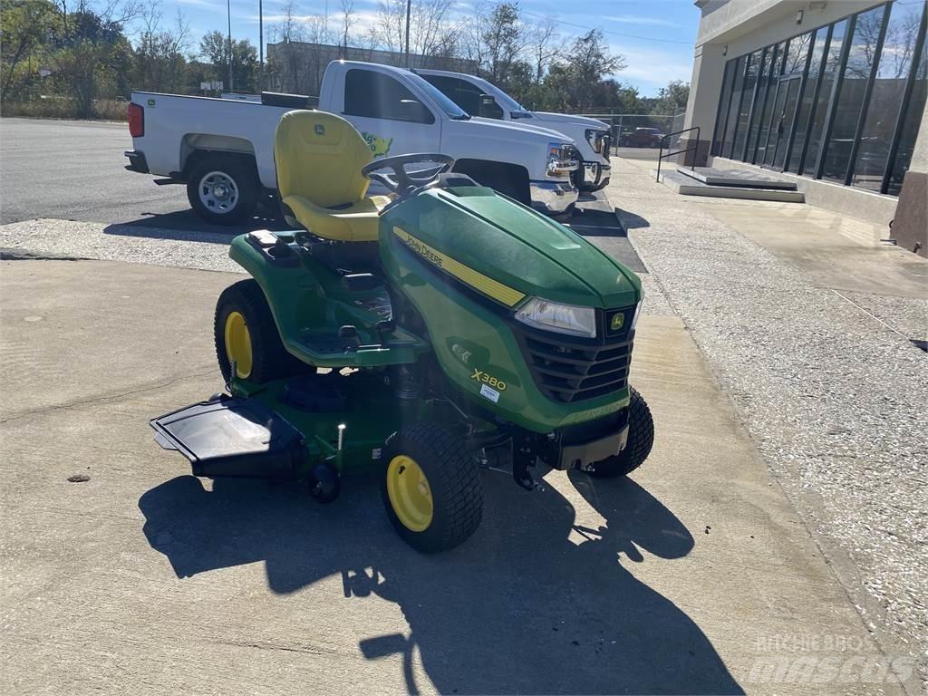 John Deere X380 جرارات مدمجة