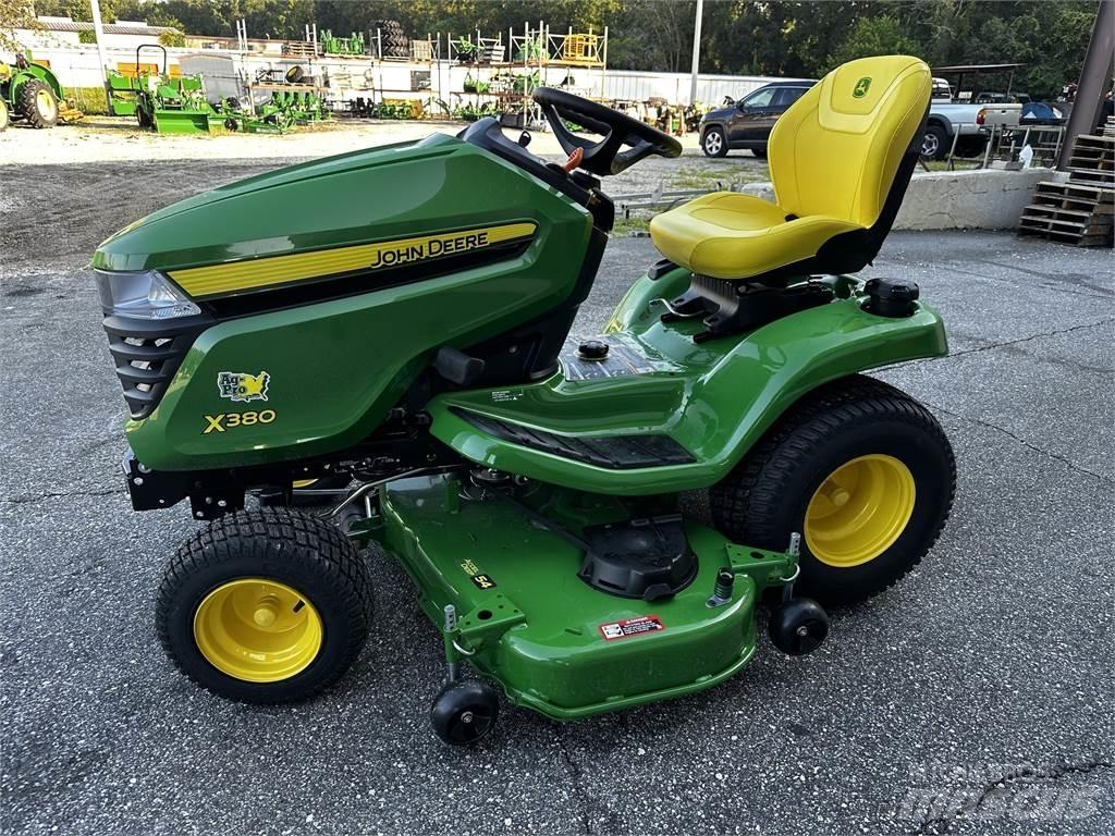 John Deere X380 جرارات مدمجة