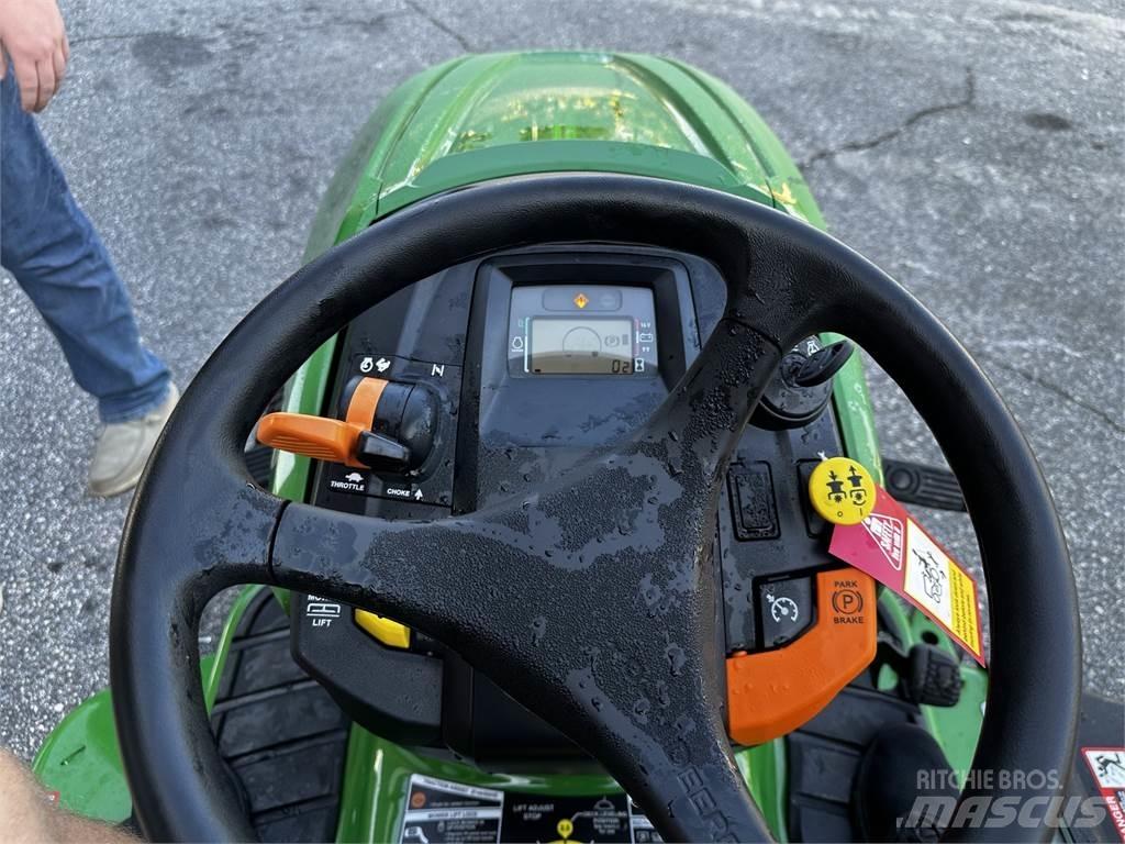 John Deere X380 جرارات مدمجة