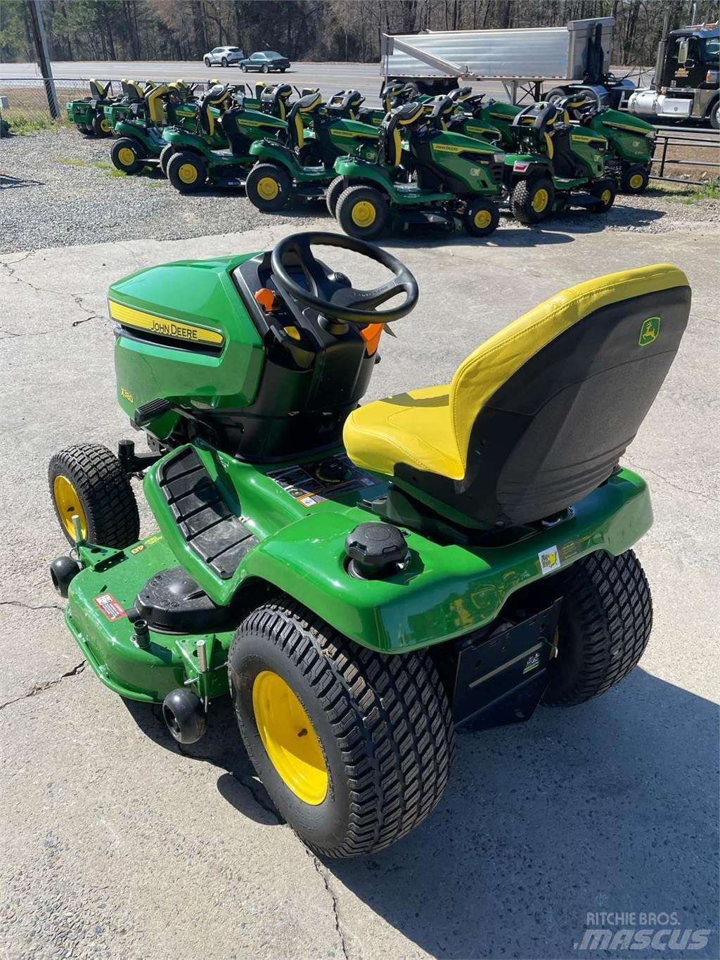 John Deere X380 جرارات مدمجة
