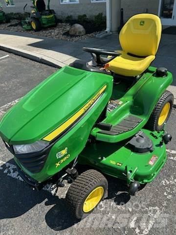 John Deere X380 ركوب الحشائش