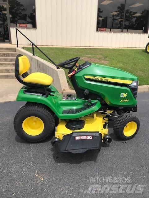 John Deere X380 جرارات مدمجة