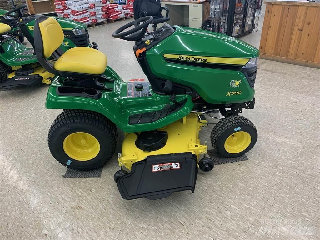 John Deere X380 جرارات مدمجة