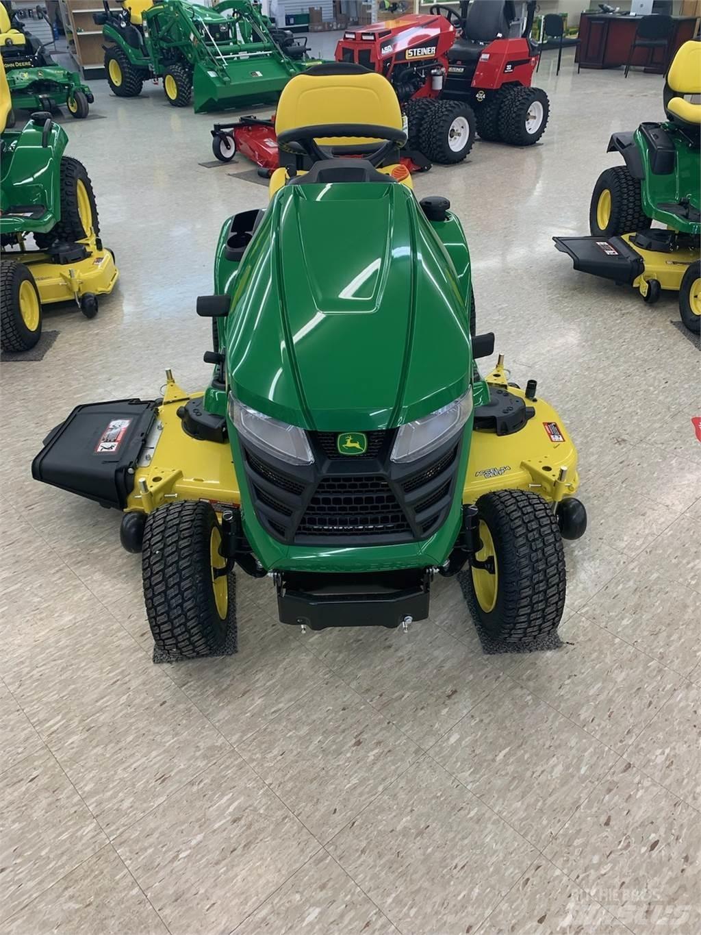 John Deere X380 جرارات مدمجة