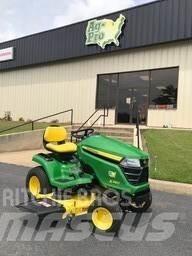 John Deere X380 جرارات مدمجة