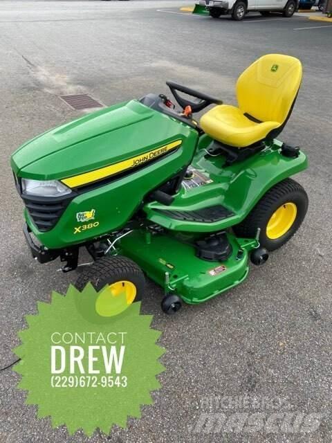 John Deere X380 جرارات مدمجة