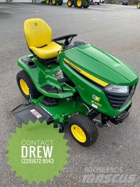 John Deere X380 جرارات مدمجة