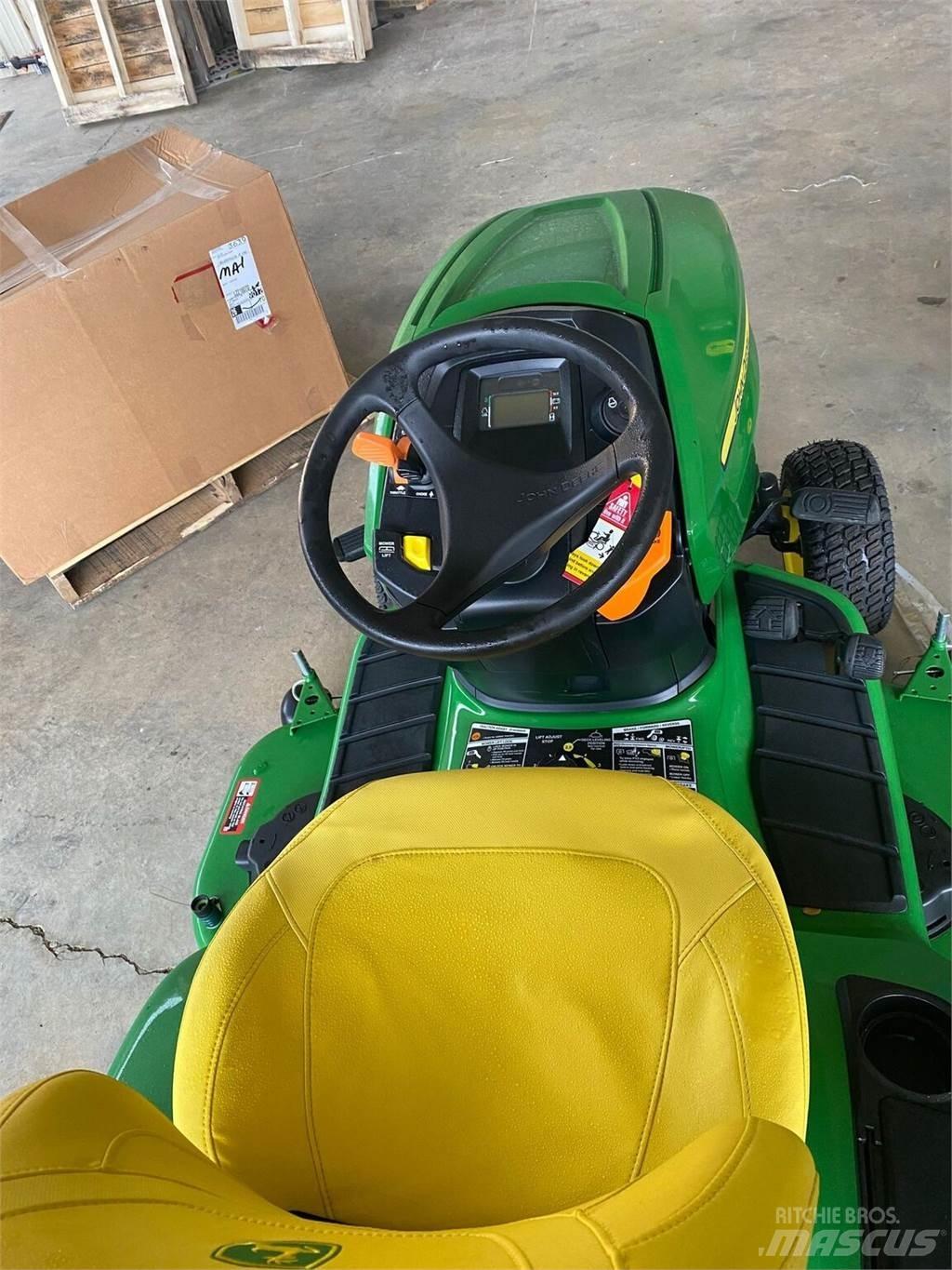 John Deere X380 جرارات مدمجة