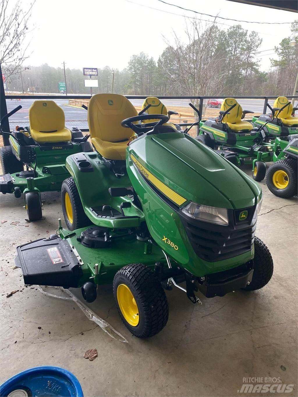 John Deere X380 جرارات مدمجة