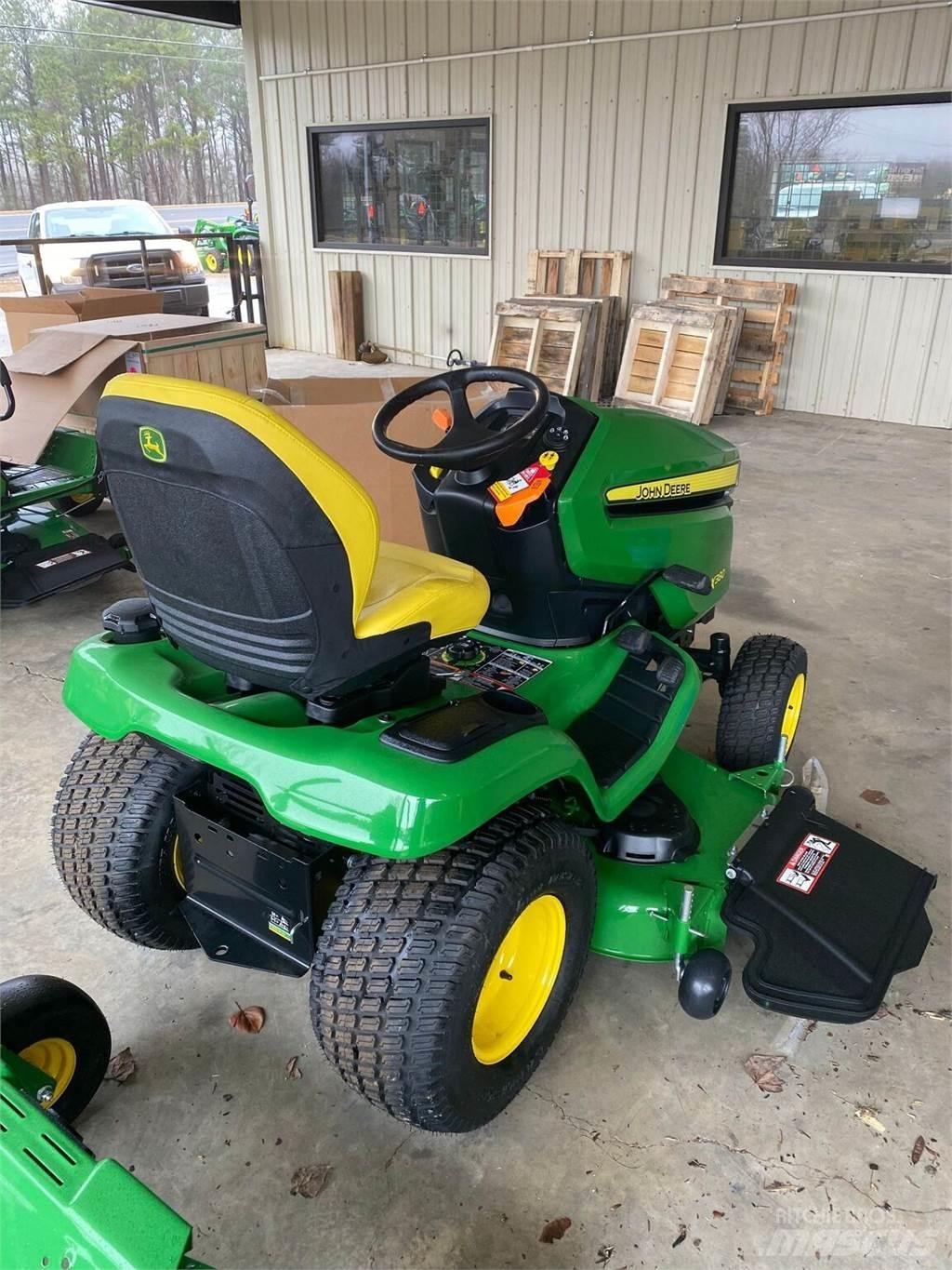 John Deere X380 جرارات مدمجة