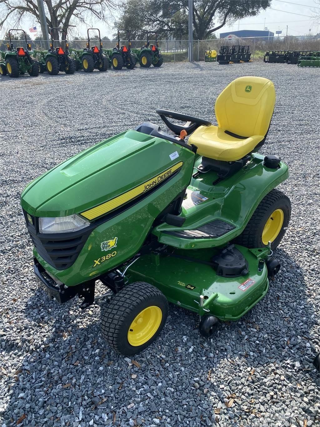 John Deere X380 جرارات مدمجة