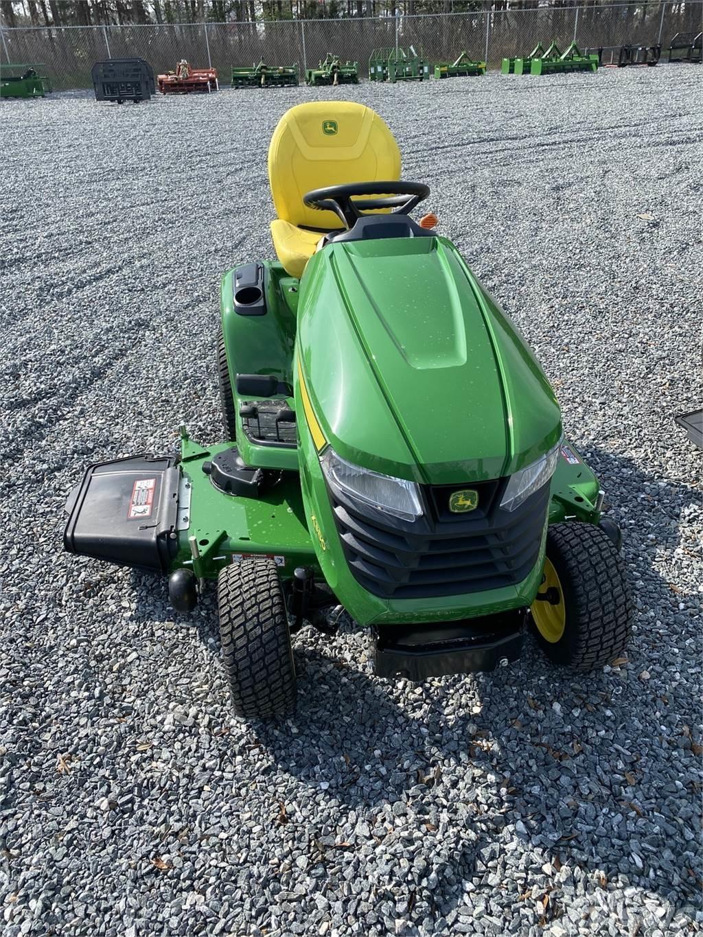 John Deere X380 جرارات مدمجة