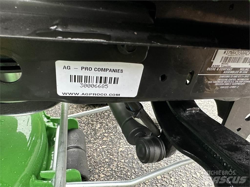 John Deere X390 جرارات مدمجة