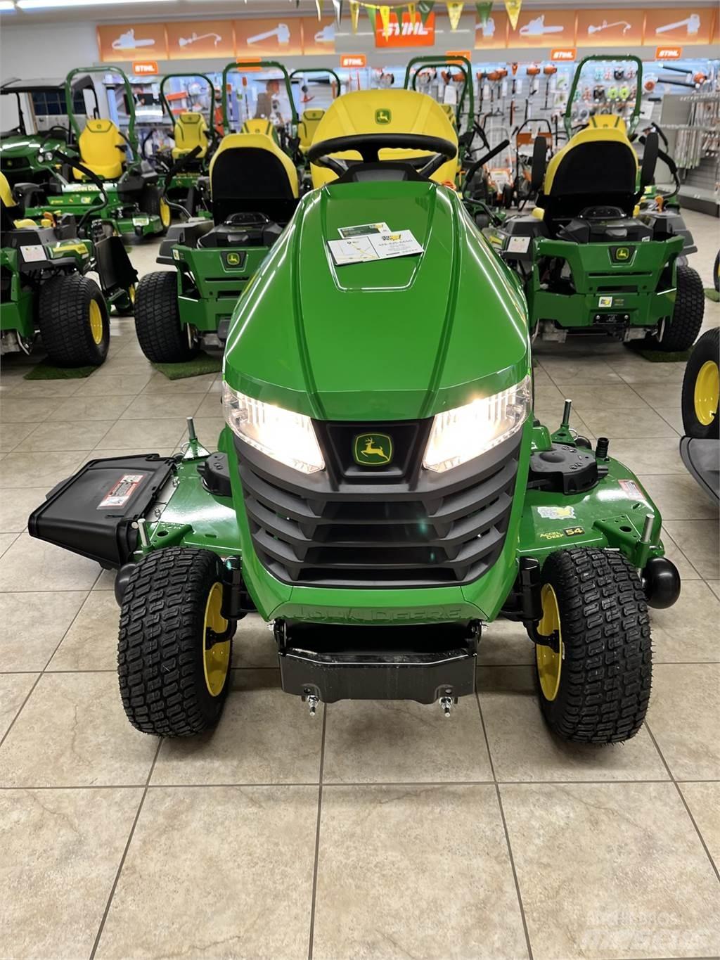John Deere X390 جرارات مدمجة