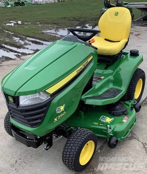 John Deere X390 جرارات مدمجة