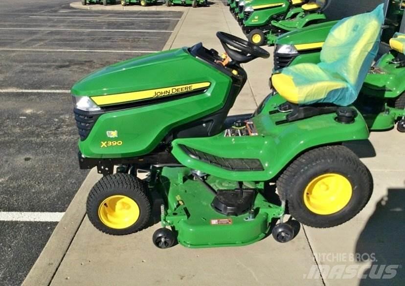 John Deere X390 جرارات مدمجة