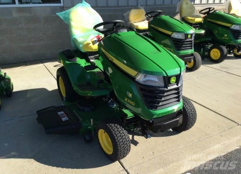 John Deere X390 جرارات مدمجة