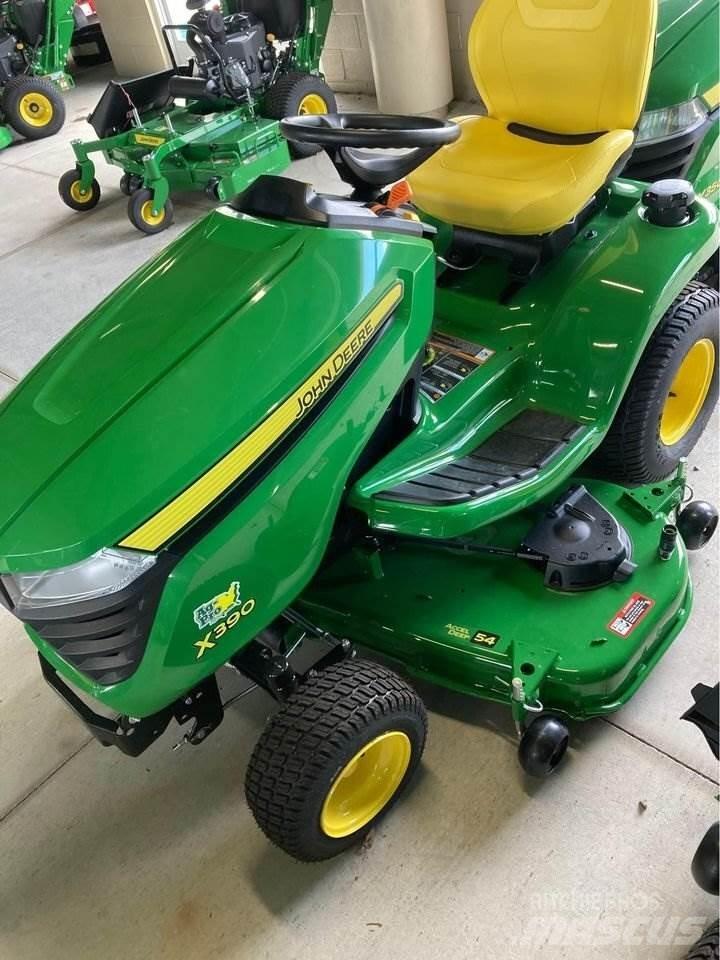 John Deere X390 جرارات مدمجة