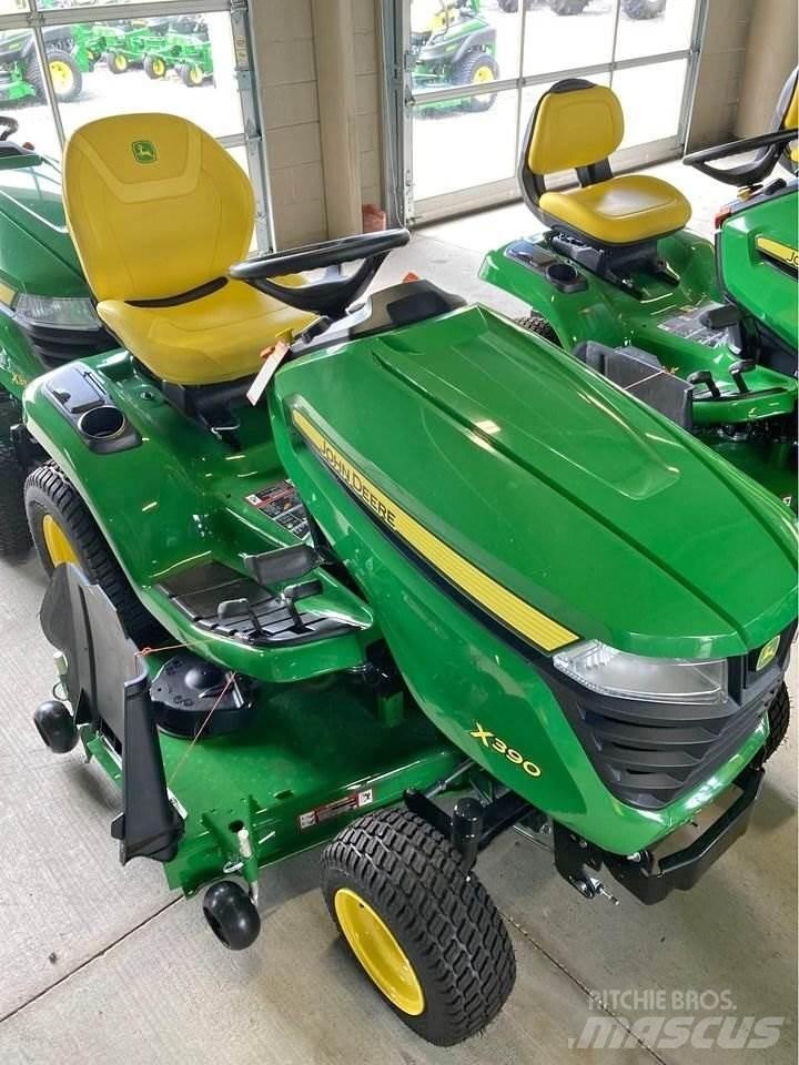 John Deere X390 جرارات مدمجة