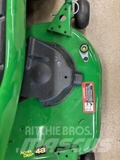 John Deere X390 جرارات مدمجة