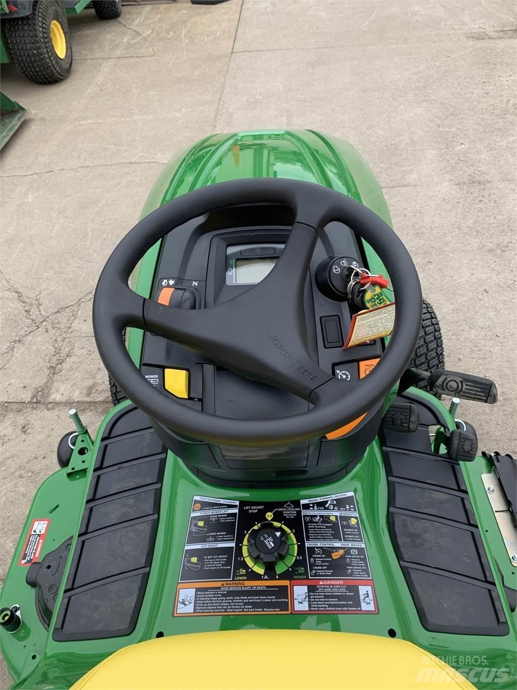 John Deere X390 جرارات مدمجة