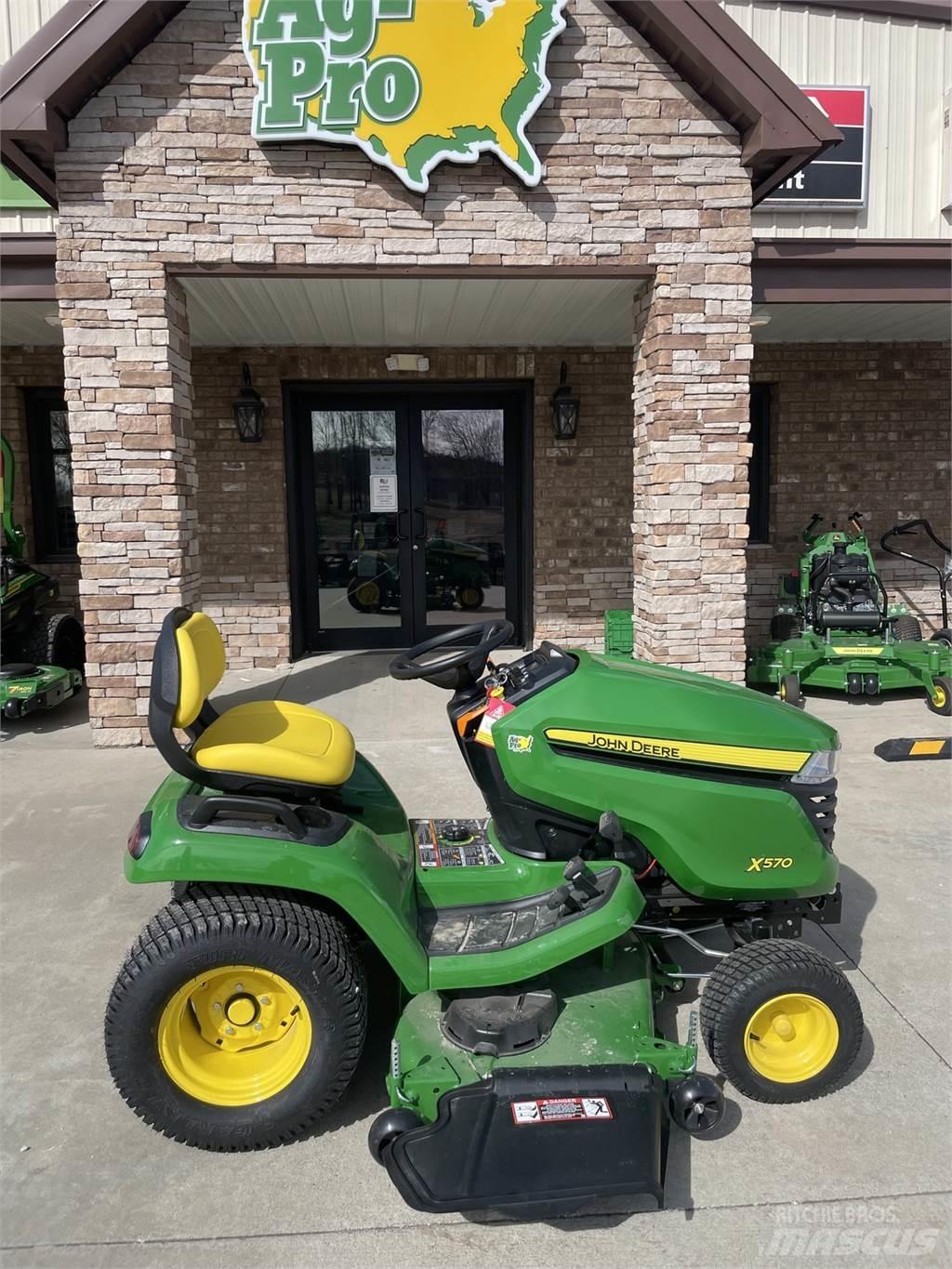 John Deere X570 جرارات مدمجة
