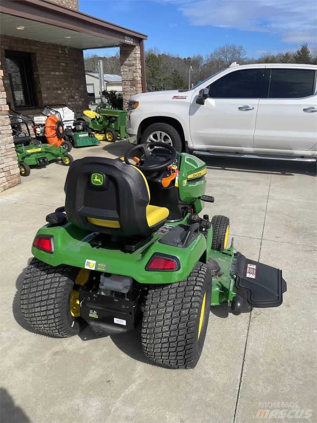 John Deere X570 جرارات مدمجة
