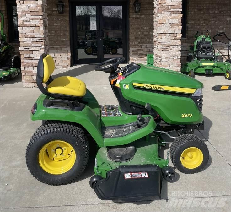 John Deere X570 جرارات مدمجة