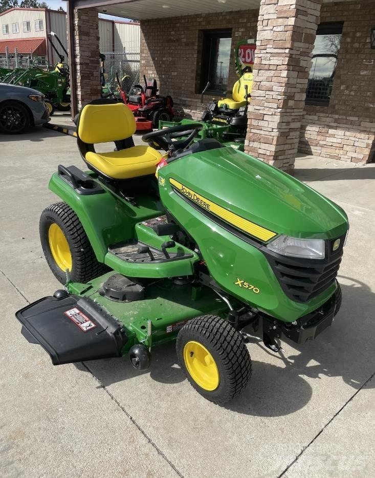 John Deere X570 جرارات مدمجة