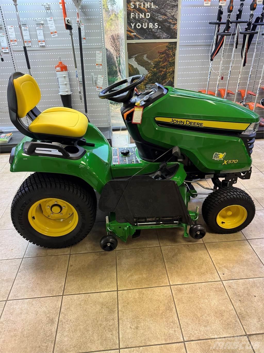 John Deere X570 جرارات مدمجة
