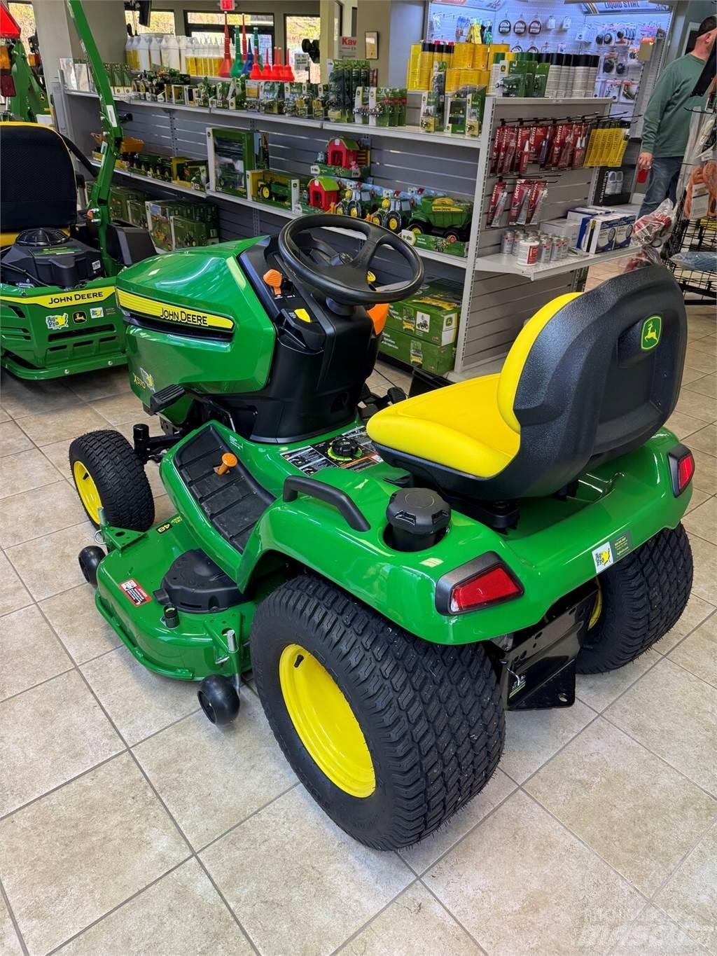 John Deere X570 جرارات مدمجة