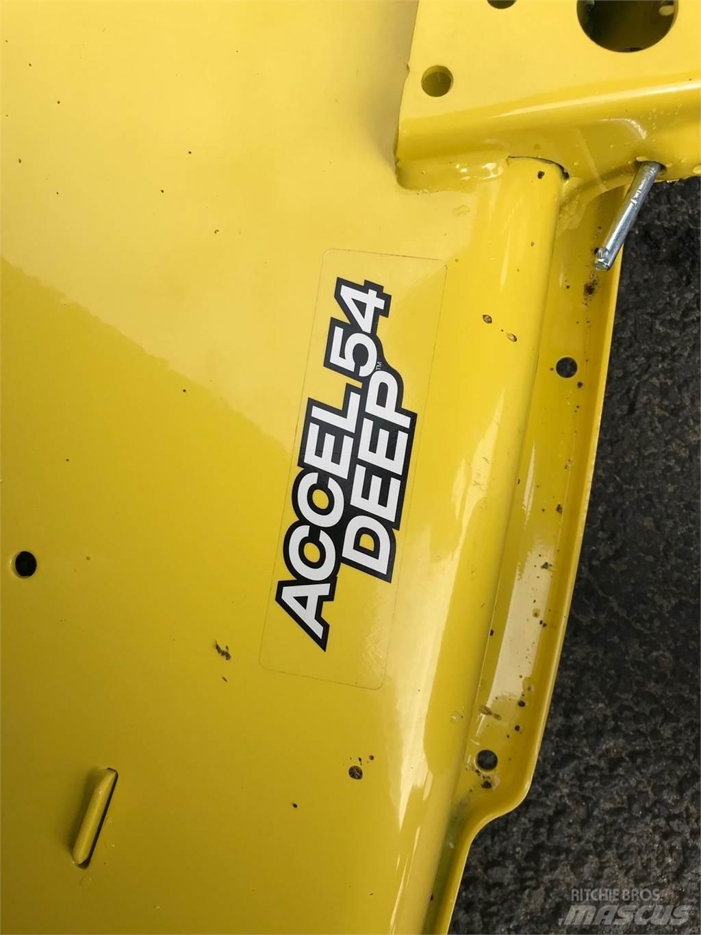 John Deere X570 جرارات مدمجة