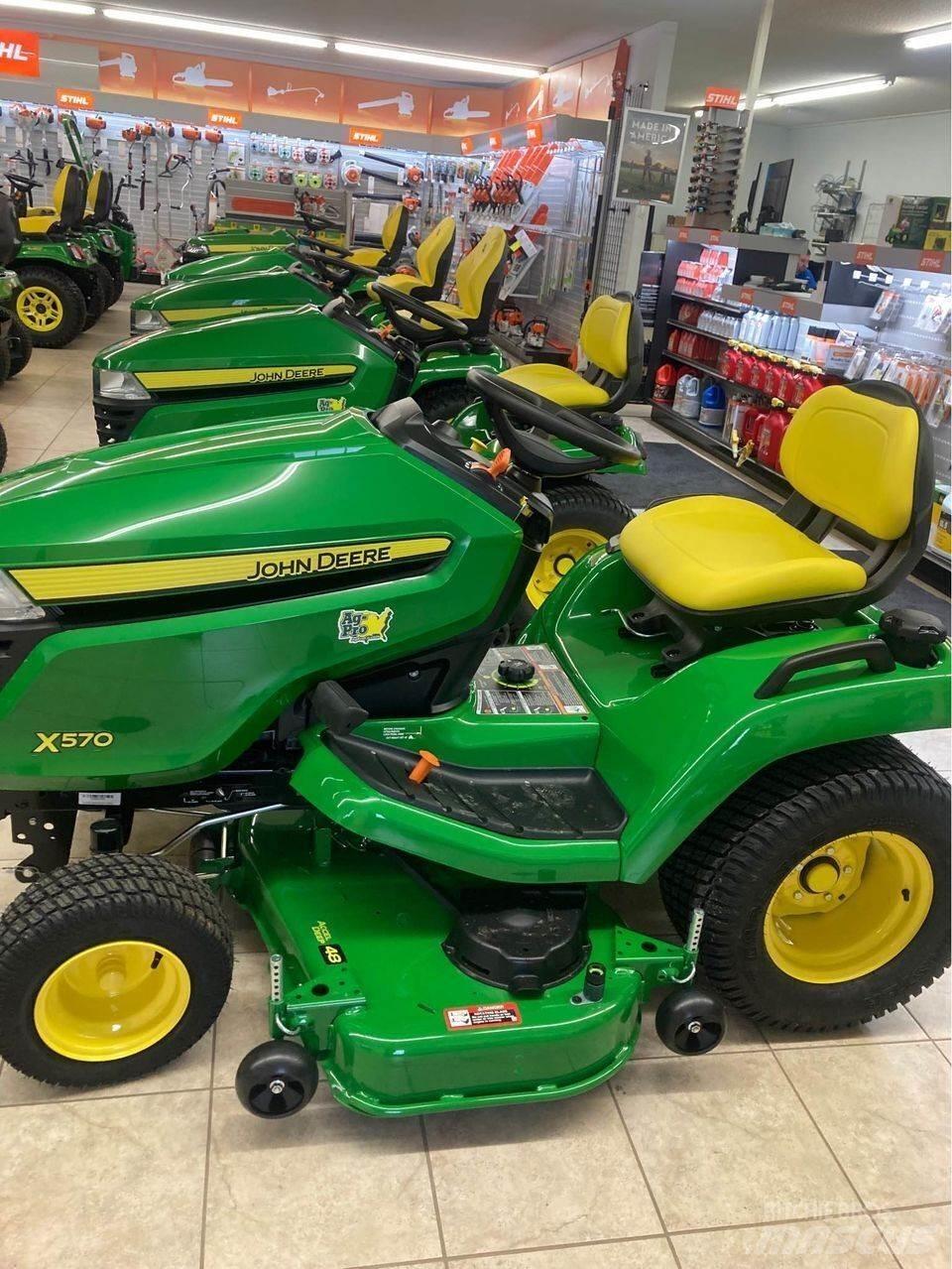 John Deere X570 جرارات مدمجة