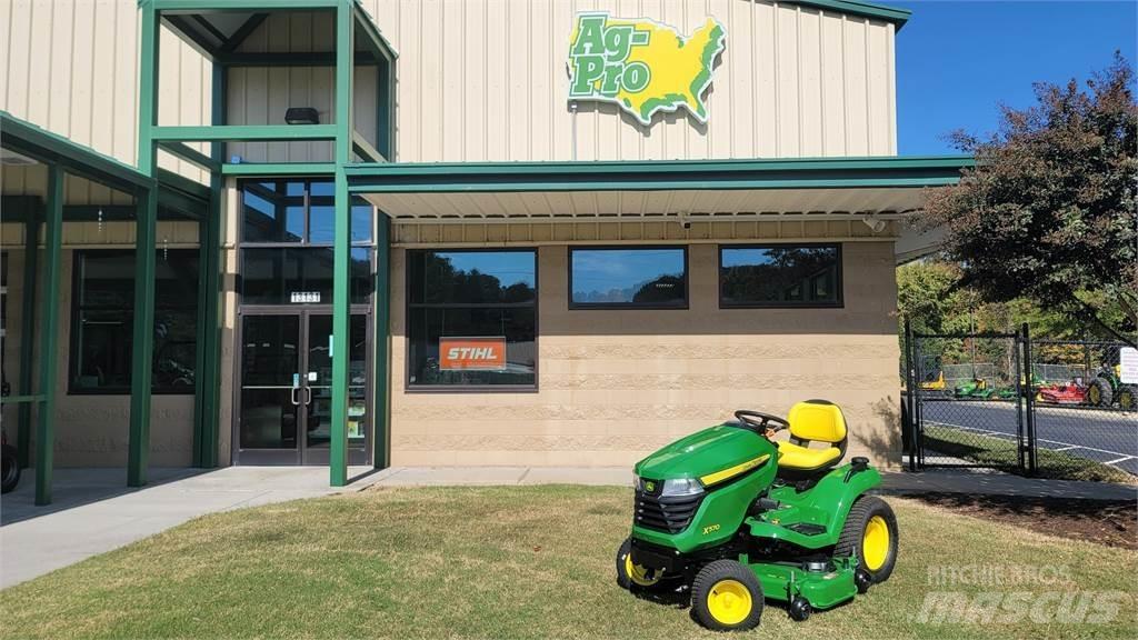John Deere X570 جرارات مدمجة