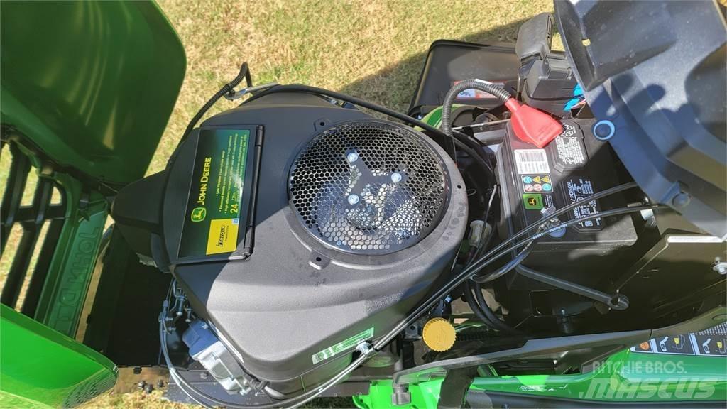 John Deere X570 جرارات مدمجة