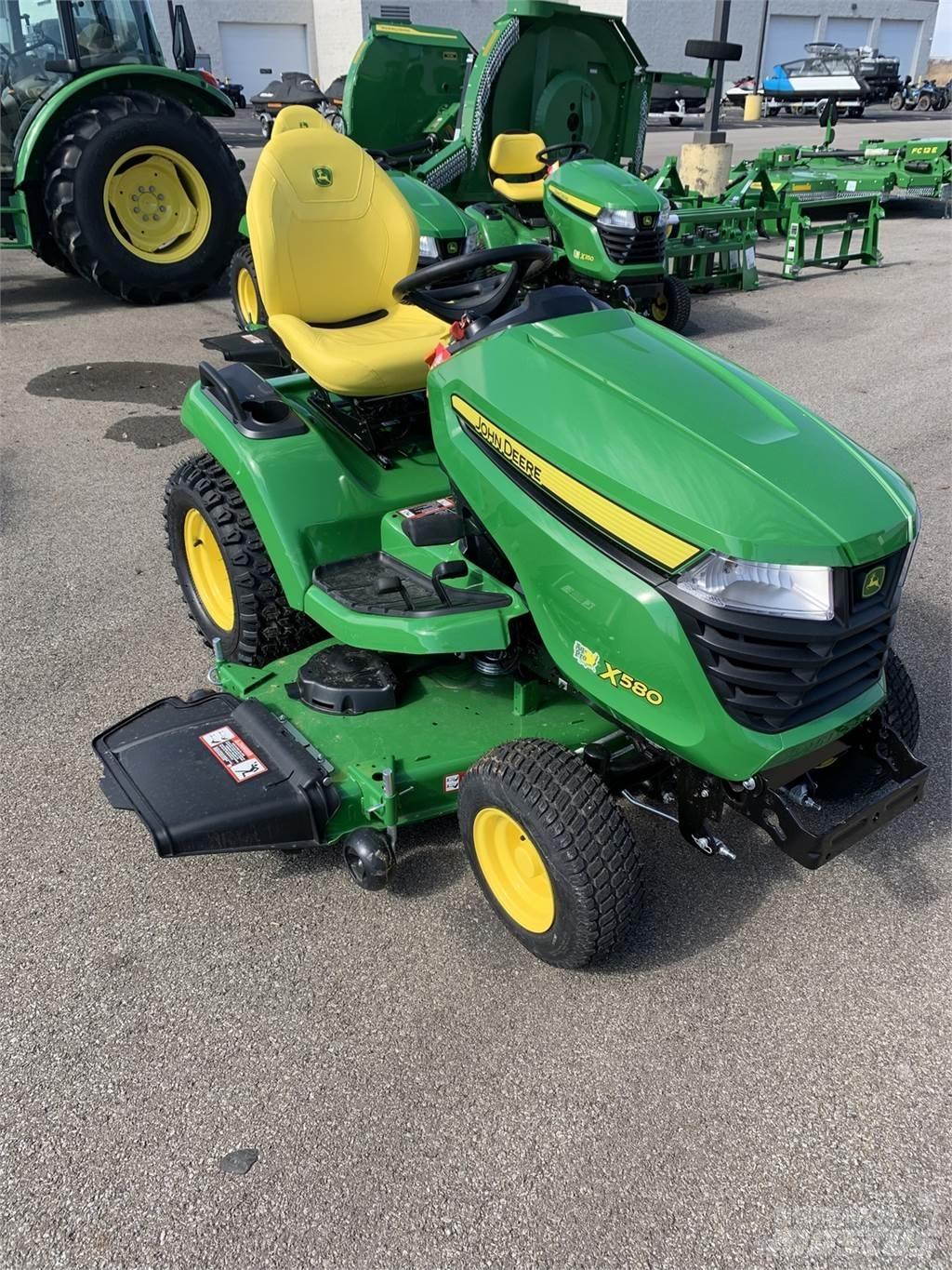 John Deere X580 جرارات مدمجة