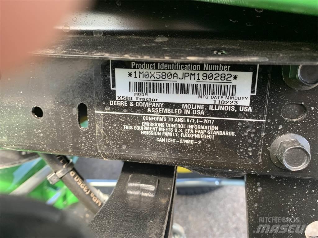 John Deere X580 جرارات مدمجة